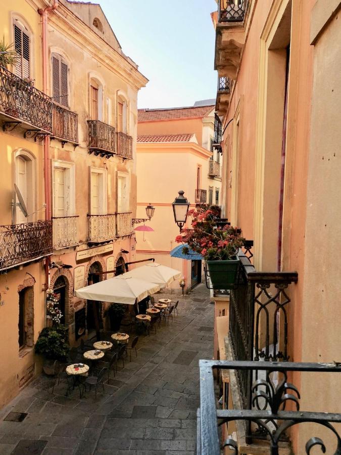 Nel Cuore Del Centro Storico Con Comfort E Stile Apartment Iglesias Luaran gambar