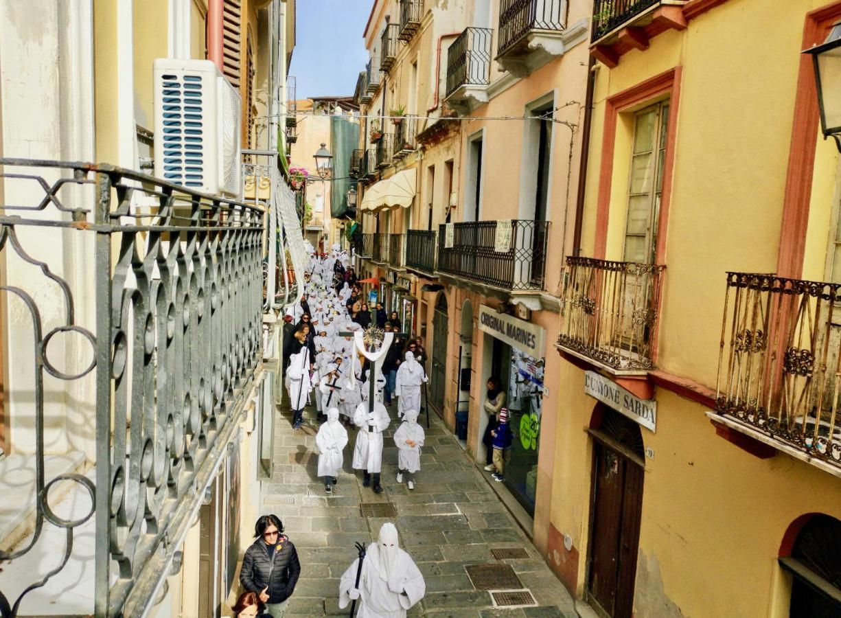Nel Cuore Del Centro Storico Con Comfort E Stile Apartment Iglesias Luaran gambar